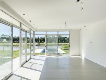 Casa  al Rio en Venta en San Juan - Villa Nueva