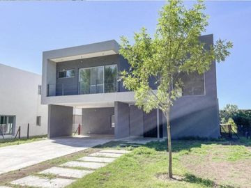 Casa  al Rio en Venta en San Juan - Villa Nueva