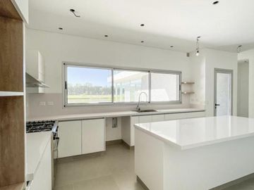 Casa  al Rio en Venta en San Juan - Villa Nueva
