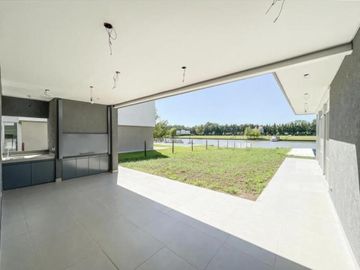 Casa  al Rio en Venta en San Juan - Villa Nueva