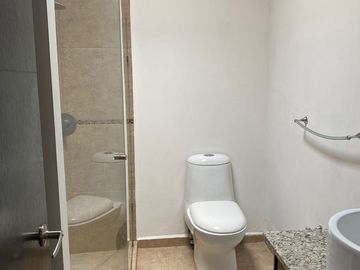 Linda Residencia en Valle de Juriquilla, Roof Garden, Gran Jardín, Cochera..