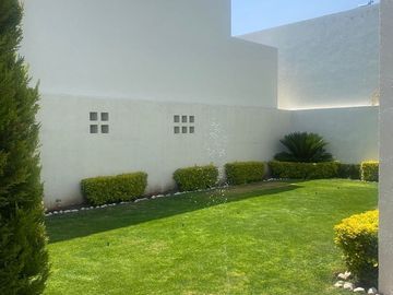 Linda Residencia en Valle de Juriquilla, Roof Garden, Gran Jardín, Cochera..