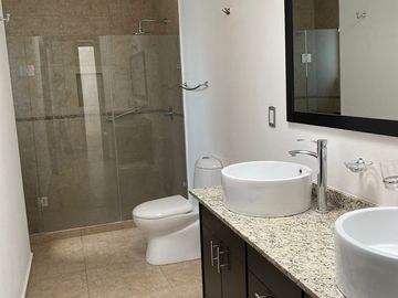 Linda Residencia en Valle de Juriquilla, Roof Garden, Gran Jardín, Cochera..