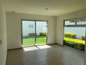Linda Residencia en Valle de Juriquilla, Roof Garden, Gran Jardín, Cochera..