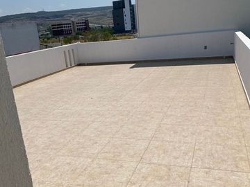 Linda Residencia en Valle de Juriquilla, Roof Garden, Gran Jardín, Cochera..
