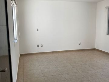 Linda Residencia en Valle de Juriquilla, Roof Garden, Gran Jardín, Cochera..