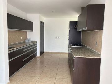Linda Residencia en Valle de Juriquilla, Roof Garden, Gran Jardín, Cochera..