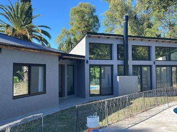 Casaquinta - barrio El Trébol Ezeiza - 4 dormitorios - 1000 M2 lote y 250 cubiertos