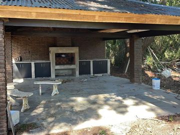 Casaquinta - barrio El Trébol Ezeiza - 4 dormitorios - 1000 M2 lote y 250 cubiertos