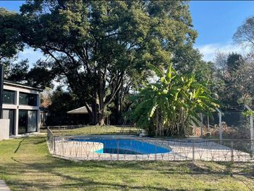 Casaquinta - barrio El Trébol Ezeiza - 4 dormitorios - 1000 M2 lote y 250 cubiertos