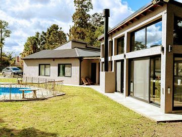 Casaquinta - barrio El Trébol Ezeiza - 4 dormitorios - 1000 M2 lote y 250 cubiertos