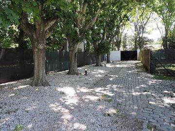 Impecable  Quinta En venta estilo colonial con gran piscina sobre lote de 2200 m2 No Alquiler