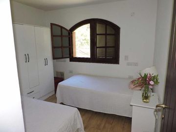 Impecable  Quinta En venta estilo colonial con gran piscina sobre lote de 2200 m2 No Alquiler