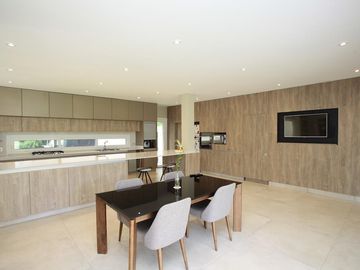Casa a nuevo - Las Lomas Jockey - San Isidro
