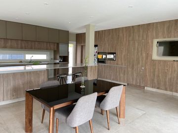 Casa a nuevo - Las Lomas Jockey - San Isidro