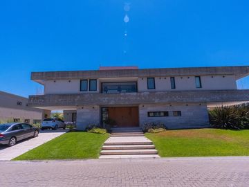 Casa en  VALDEVEZ BARRIO PRIVADO