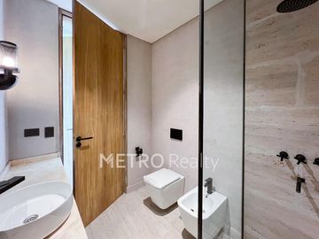 Casa en venta con 4 suites y salida al Río en El Yacht, Nordelta