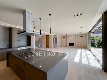 Casa en venta con 4 suites y salida al Río en El Yacht, Nordelta