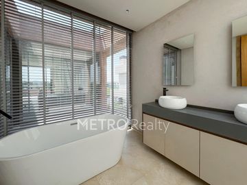 Casa en venta con 4 suites y salida al Río en El Yacht, Nordelta