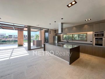 Casa en venta con 4 suites y salida al Río en El Yacht, Nordelta