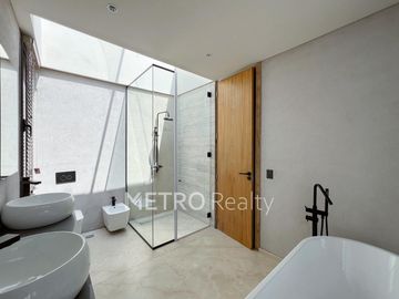 Casa en venta con 4 suites y salida al Río en El Yacht, Nordelta