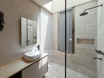 Casa en venta con 4 suites y salida al Río en El Yacht, Nordelta