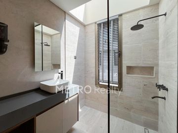 Casa en venta con 4 suites y salida al Río en El Yacht, Nordelta