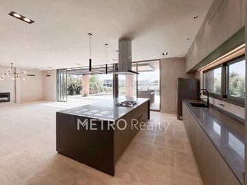 Casa en venta con 4 suites y salida al Río en El Yacht, Nordelta