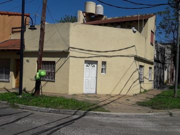 BRASIL 494 - CASA 4 AMBIENTES - VILLA MARTELLI - VENDE