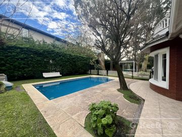Casa  en venta sobre lote en esquina en  Abril Club de Campo, Guillermo Hudson - Apto Credito