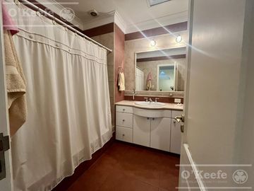 Casa  en venta sobre lote en esquina en  Abril Club de Campo, Guillermo Hudson - Apto Credito