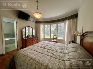 Casa  en venta sobre lote en esquina en  Abril Club de Campo, Guillermo Hudson - Apto Credito