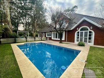 Casa  en venta sobre lote en esquina en  Abril Club de Campo, Guillermo Hudson - Apto Credito