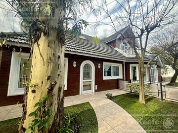 Casa  en venta sobre lote en esquina en  Abril Club de Campo, Guillermo Hudson - Apto Credito