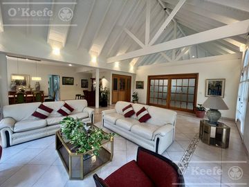 Casa  en venta sobre lote en esquina en  Abril Club de Campo, Guillermo Hudson - Apto Credito