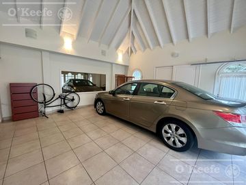 Casa  en venta sobre lote en esquina en  Abril Club de Campo, Guillermo Hudson - Apto Credito