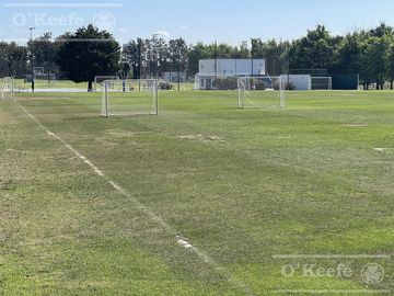 Casa  en venta sobre lote en esquina en  Abril Club de Campo, Guillermo Hudson - Apto Credito