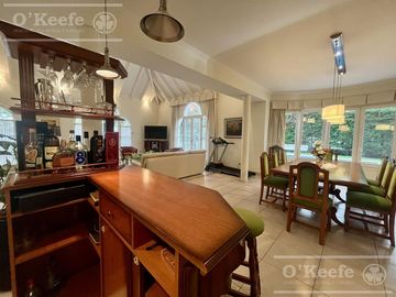 Casa  en venta sobre lote en esquina en  Abril Club de Campo, Guillermo Hudson - Apto Credito