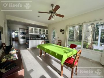 Casa  en venta sobre lote en esquina en  Abril Club de Campo, Guillermo Hudson - Apto Credito
