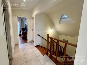 Casa  en venta sobre lote en esquina en  Abril Club de Campo, Guillermo Hudson - Apto Credito
