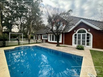 Casa  en venta sobre lote en esquina en  Abril Club de Campo, Guillermo Hudson - Apto Credito