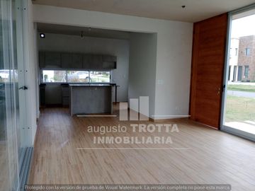 CASA A ESTRENAR  EN UNA PLANTA