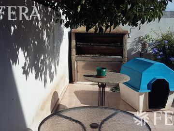 Venta casa chalet  4 ambientes en Don Bosco Quilmes ( 25378) Pileta y fondo libre