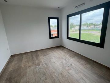 Casa 4 ambientes con piscina a estrenar en venta - Hudson Park