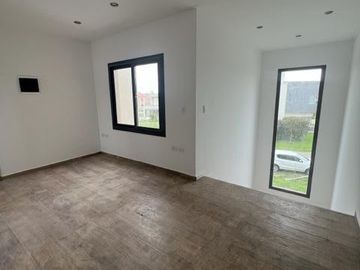 Casa 4 ambientes con piscina a estrenar en venta - Hudson Park