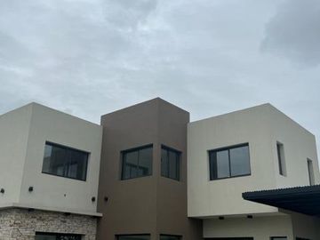 Casa 4 ambientes con piscina a estrenar en venta - Hudson Park
