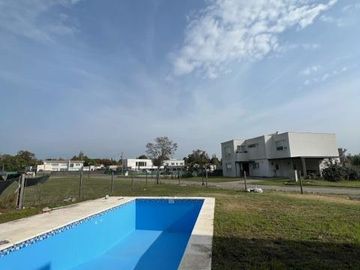 Casa 4 ambientes con piscina a estrenar en venta - Hudson Park