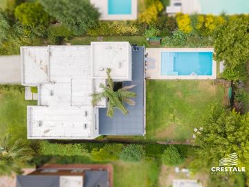 Casa 2 plantas. 3 dormitorios en venta. Piscina, Parque - Cadaques (Funes Hills)