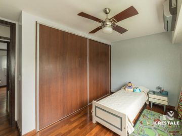 Casa 2 plantas. 3 dormitorios en venta. Piscina, Parque - Cadaques (Funes Hills)