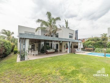 Casa 2 plantas. 3 dormitorios en venta. Piscina, Parque - Cadaques (Funes Hills)